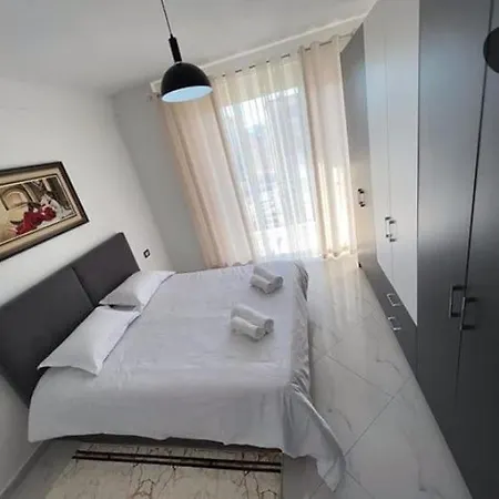 アパート Best Apartments エルバサン